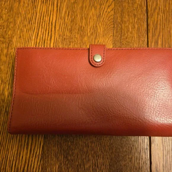 Matt & Nat Red Wallet - Picture 3 of 5